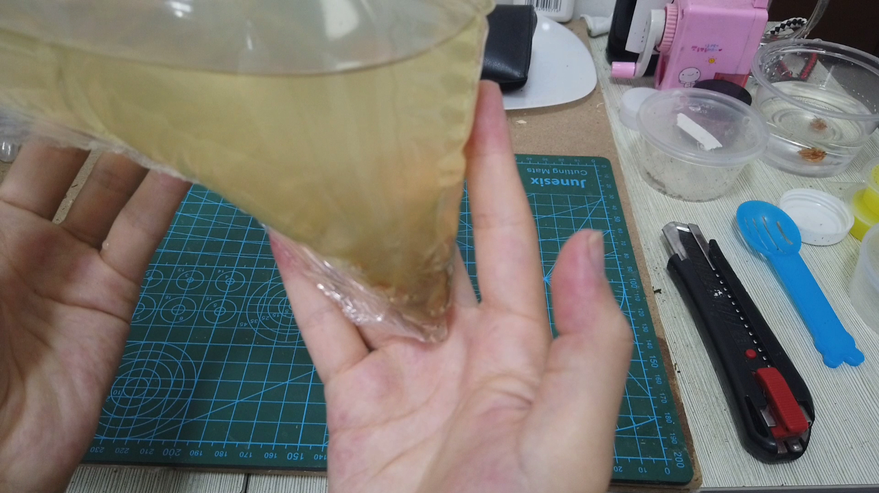 开箱赤眼鳟鱼苗,打开后觉得和鲫鱼苗一样,难道被商家骗了吗?