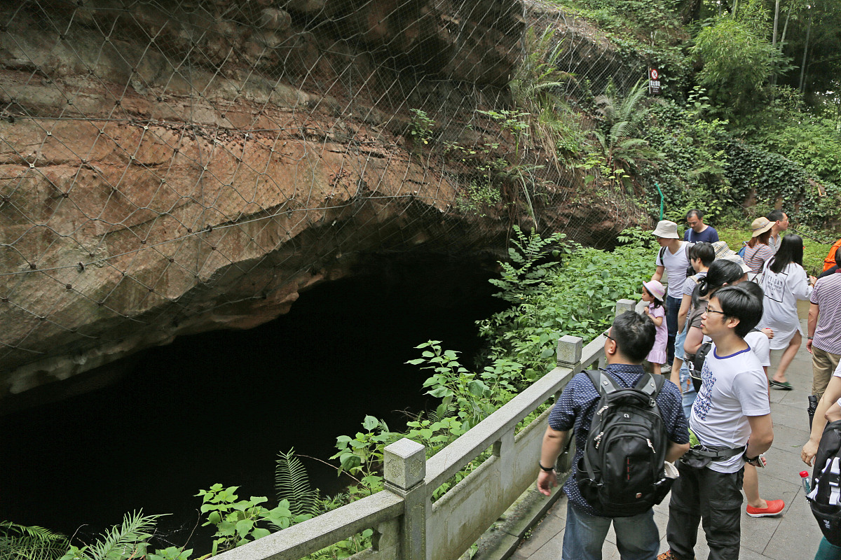 帮写一篇宣传江西旅游景点宣传报道100字左右