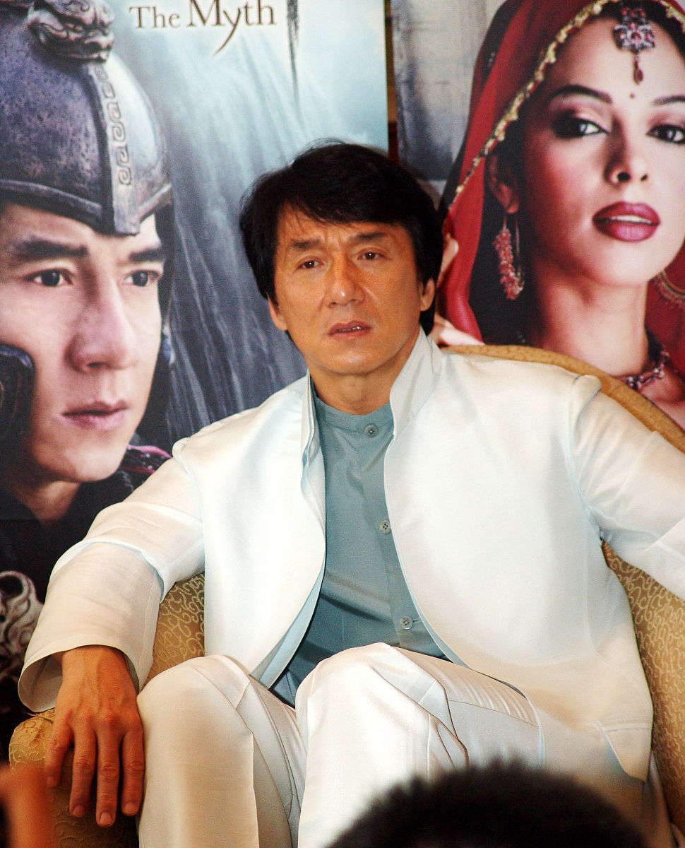 成龙电影《霹雳火》幕后：砸2亿巨资，只为完美呈现赛车撞击