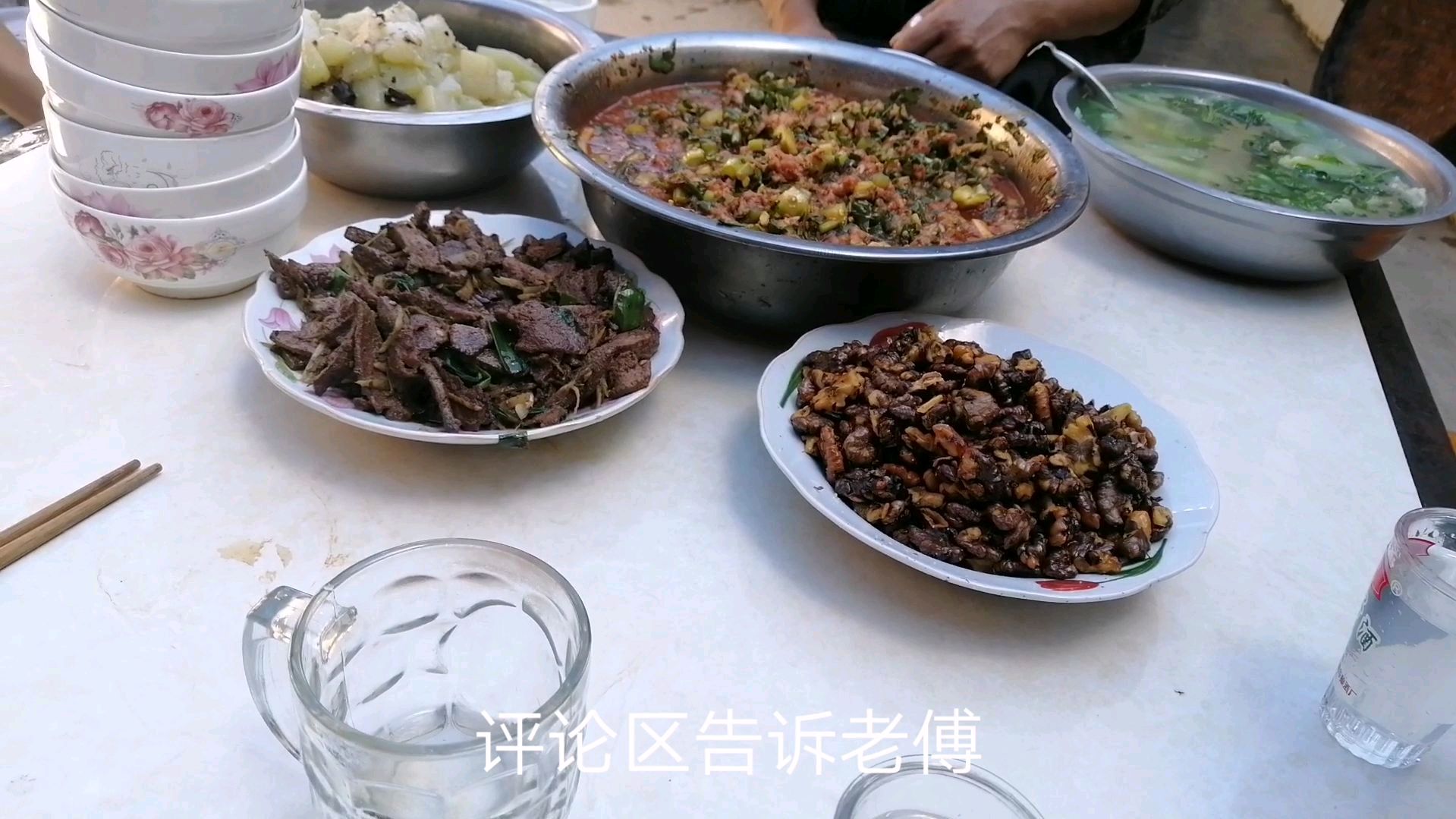 香猪肉生吃,不一样的味道,这样的吃法估计只有保山