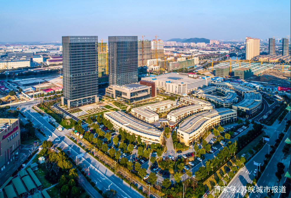 无锡市区双子楼汇集,最高的248米一度烂尾,现