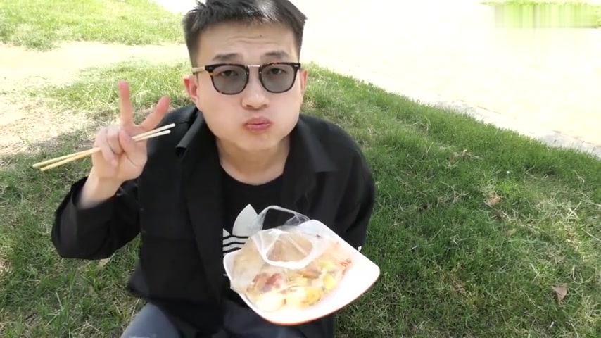 大学食堂的脆皮鸡饭,很实惠,饭后 校园走一走,放飞自我