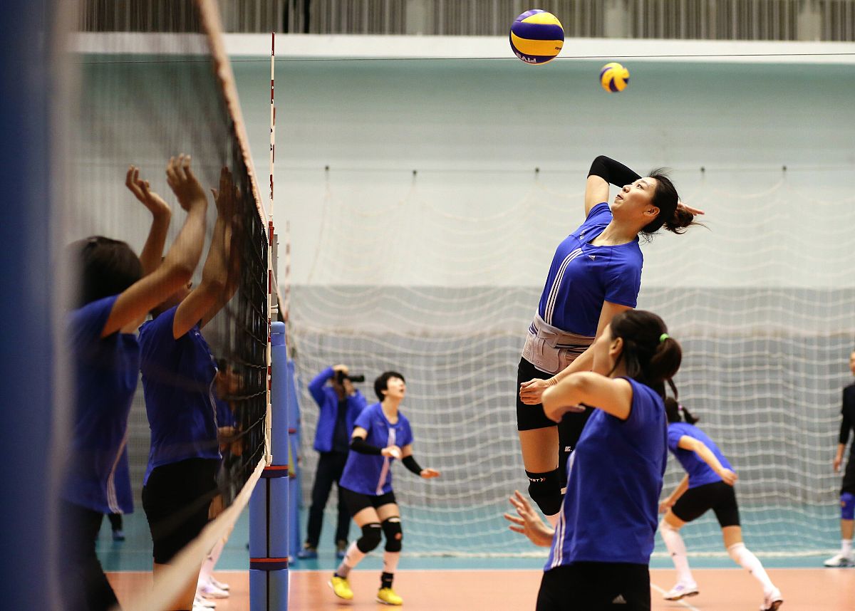 一份关于练习打排球的小文章需要描述一下练习排球的过程不少于600字