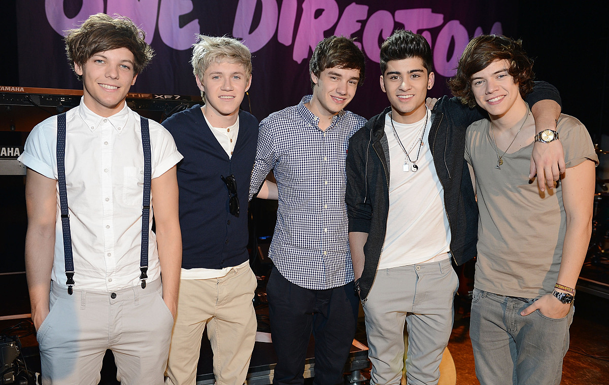 los angeles, ca - april 01:  (l-r) singers louis tomlinson, nial