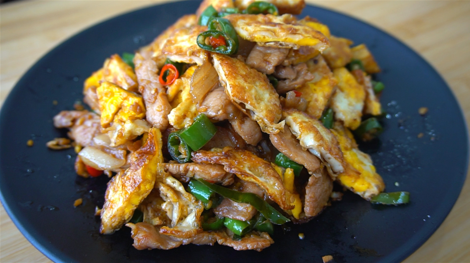 冬天就馋这道下饭菜,有肉有鸡蛋,加上辣椒香辣解馋,做法还简单