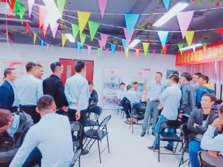 跑业务需要无穷无尽的激情和奋斗目标~人正因为有了为之努力的目标才有千斤顶 动力