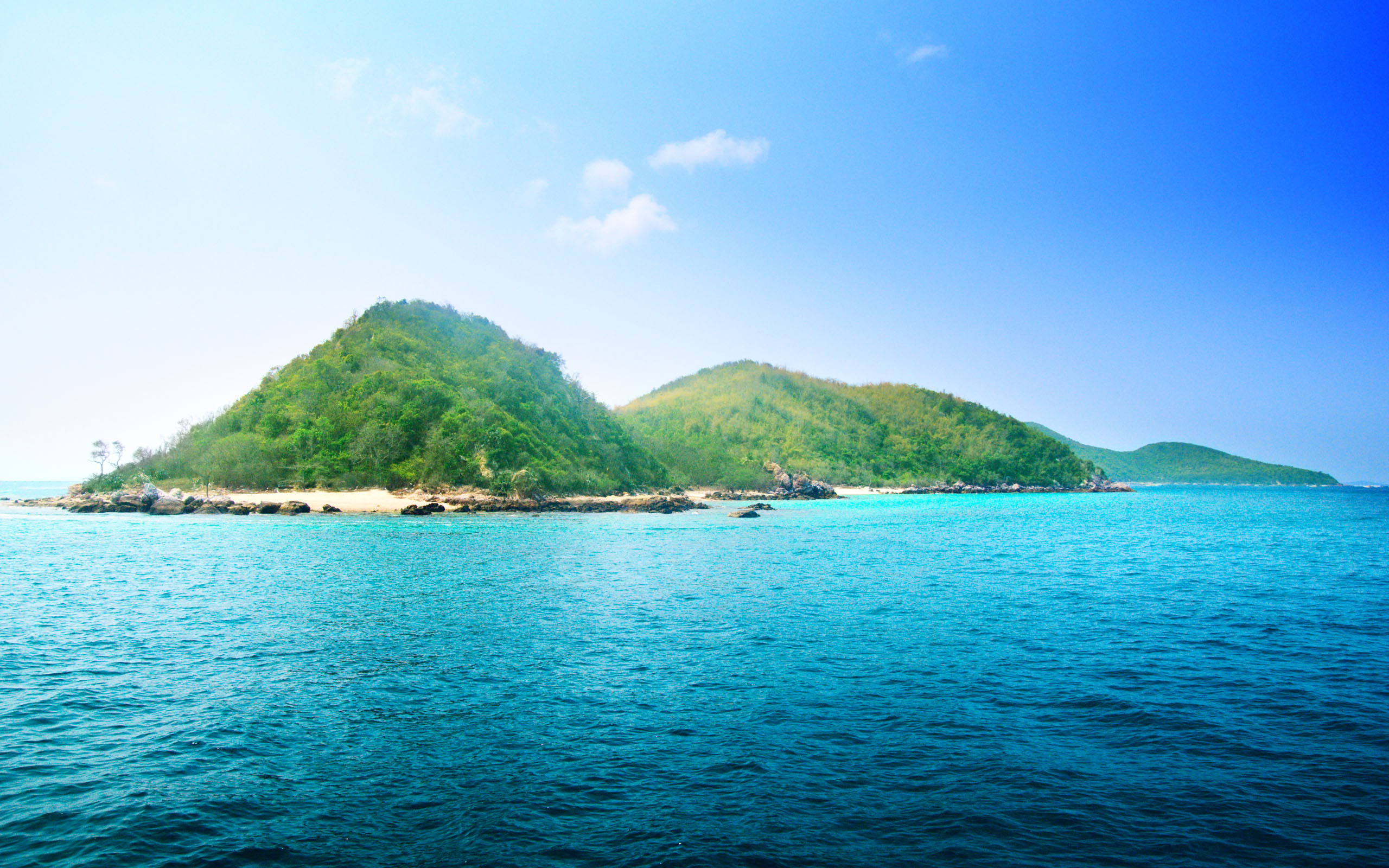 蔚蓝大海海岛风景电脑宽屏壁纸下载，分辨率:2560x1600