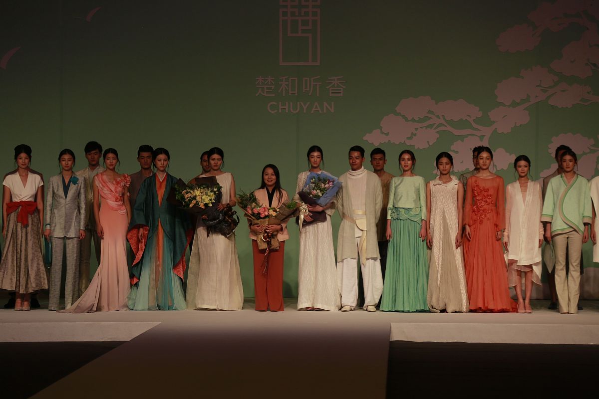 在哪儿？请提供更具体的信息或背景以便我回答你的问题。请以你如何看快节奏时代下的快文化为主题写一篇150字以内的演讲稿