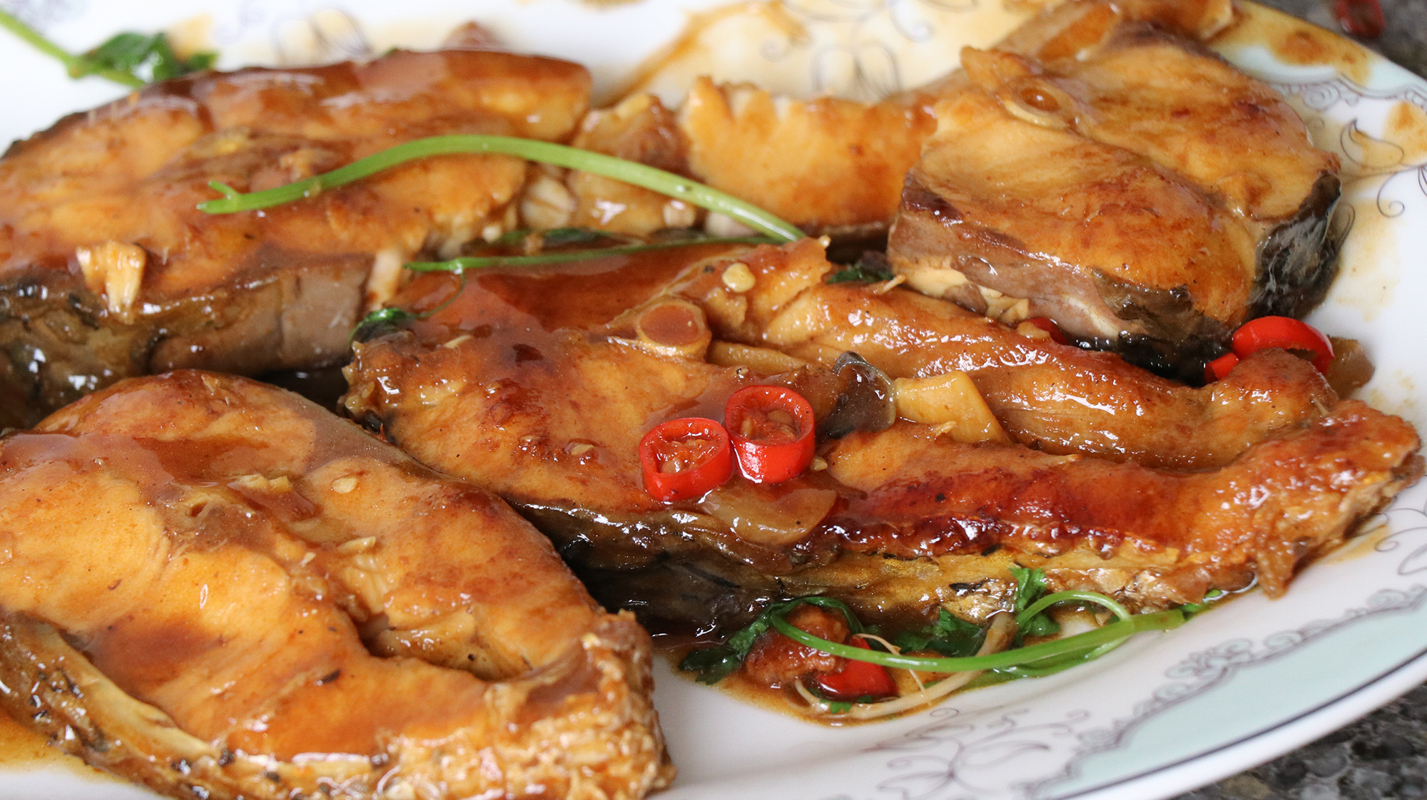 红烧草鱼掌握这些技巧,鱼肉鲜香美味,这餐能多吃两碗