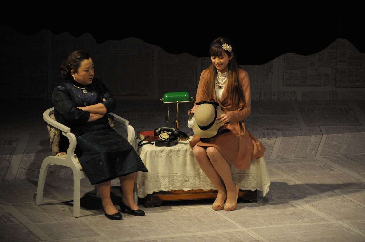 期末论文请从莫里哀、易卜生、契诃夫中任选一位剧作家以他的一部作品为例从剧作主题、结构和人物形象等方面分析他的创作特点及其所处时代的戏剧特色。要求1、有自己的思考和观点切忌大段复制粘贴;2、若有引文注明出处;3、最低1800字有话则多无话则少。不少于1800字。