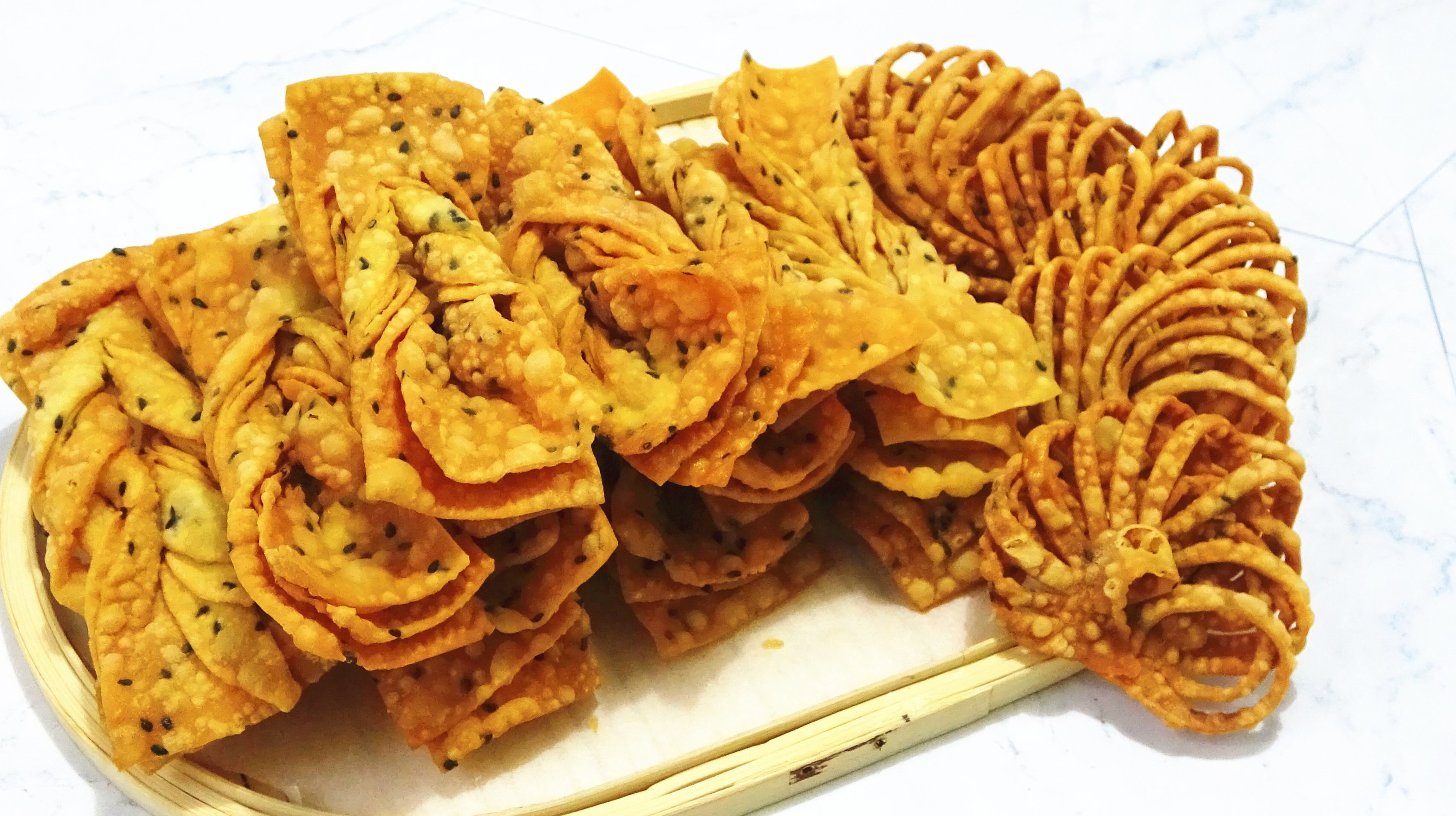 别炸油条了,一碗面粉一个鸡蛋,在家做酥脆小吃,比油条好吃多了