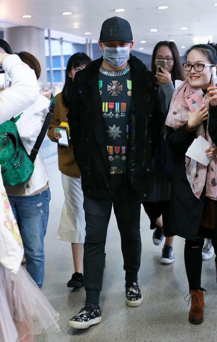 帮我生成一篇大约300字的毕业论文致谢语