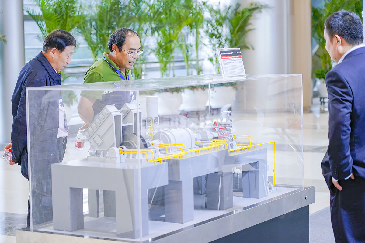 编写1000字 我与实验室共成长为主题的文章。紫金山实验室