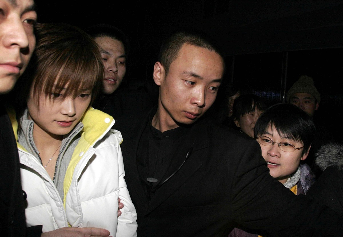 2006年1月6日,北京,"下载2005sohu全明星盛典"隆重举行.李宇春由众多