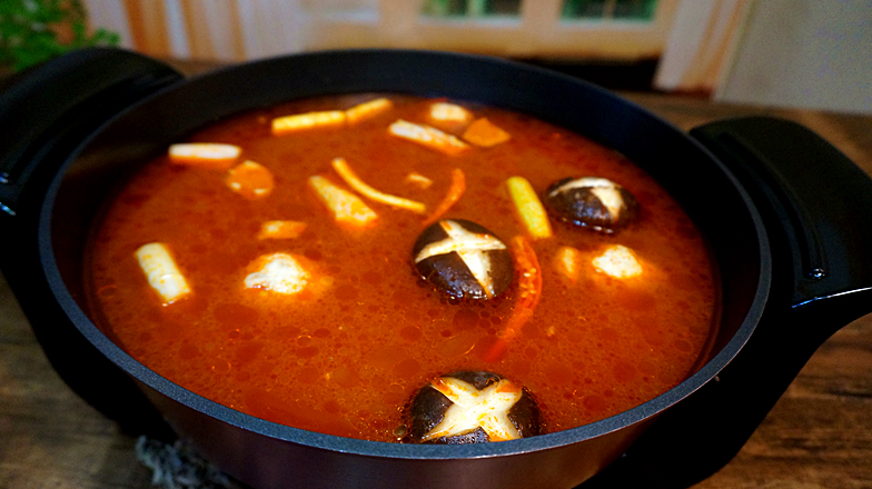 西红柿别再炒着吃了,大厨教你做番茄火锅汤底,比饭店卖的还好吃