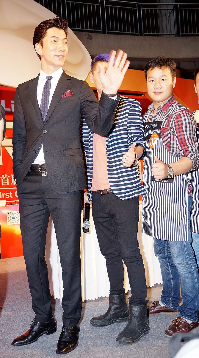 我的爸爸是谁？ - 谢晓明