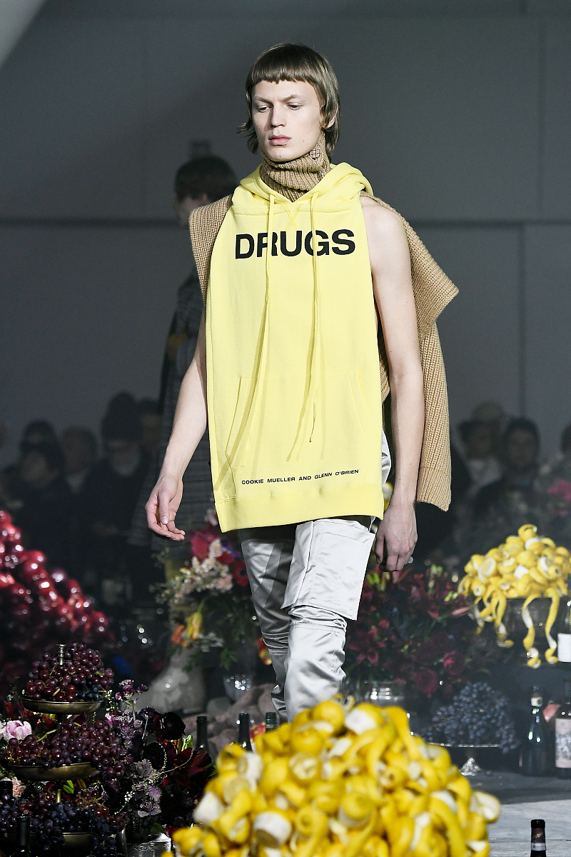当地时间2018年2月27日,美国纽约,2018秋冬纽约男装周:raf simons 品