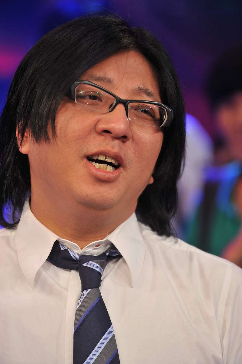帮我优化下面一段视频脚本：星火成炬少年强国——济南高新区「火炬少年成长计划」科技创新强国筑梦。济南高新技术产业开发区已走过32载中科院济南科创城、山东产研院、山东工研院等一批科研院所在这里落户。国家超算济南中心、浪潮高性能计算中心等技术支撑平台相继建成墨子号发射成功高新区走出了一条自主自强的科技创新之路。 少年智则国智少年强则国强。为助力济南儿童友好城市建设由高新区倾力打造儿童友好特色品牌--火炬