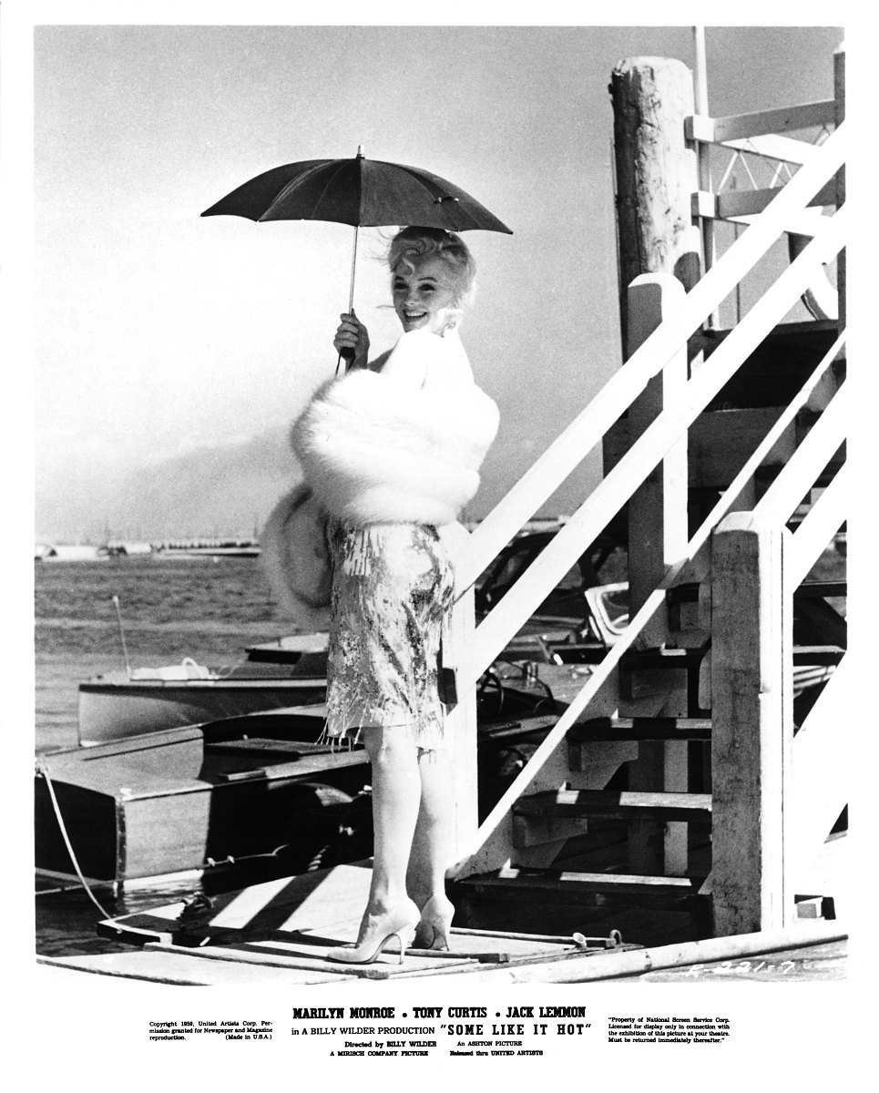 皇上戏妃子下一句：妃子莫生气，我只是开个玩笑而已。