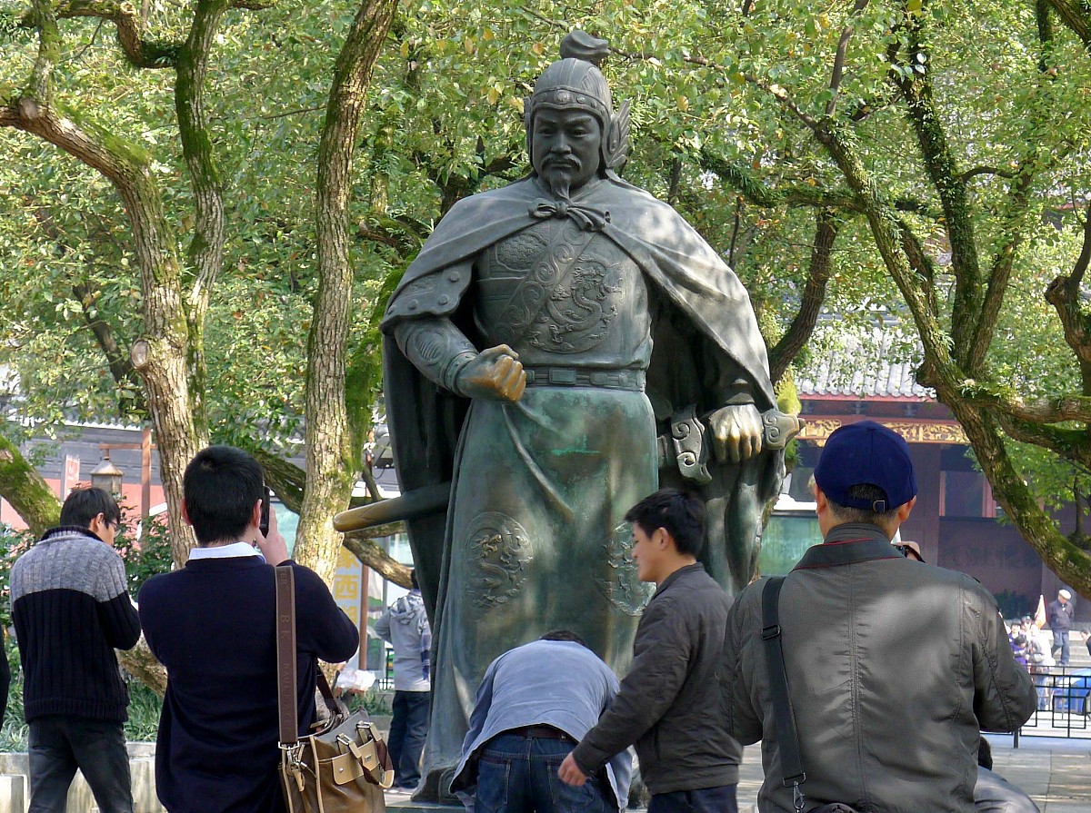岳飞忍让的悲剧：古代名人故事揭示忍让的局限性