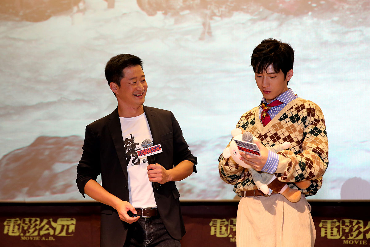 2019年10月4日,沈阳,明星现身电影《攀登者》路演. 井柏然 吴京