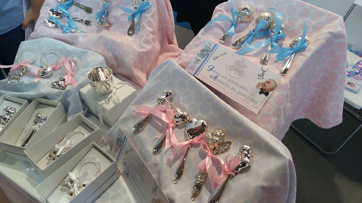 2016年11月06日,德国柏林,柏林babywelt婴幼儿用品展上展示的银制婴幼