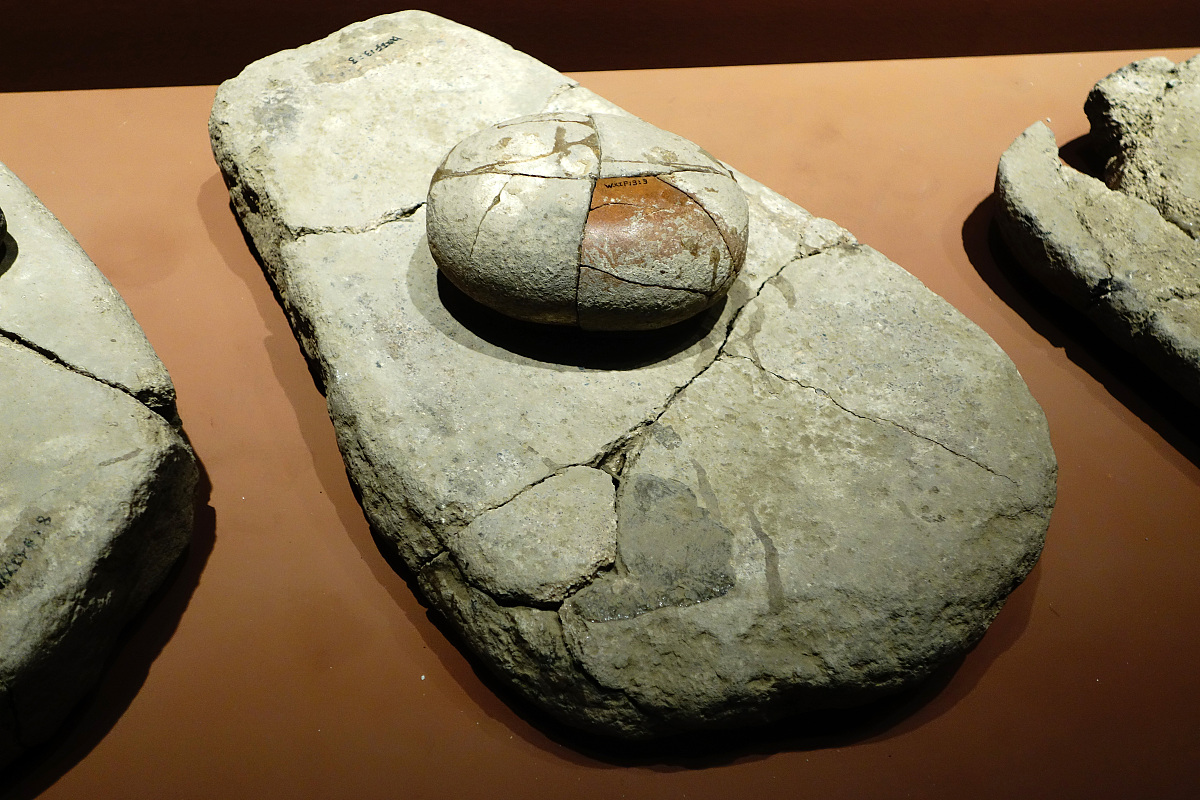 ***_***石磨盘,磨棒,新石器时代·王墓山下类型.距今约6200-6000年,凉