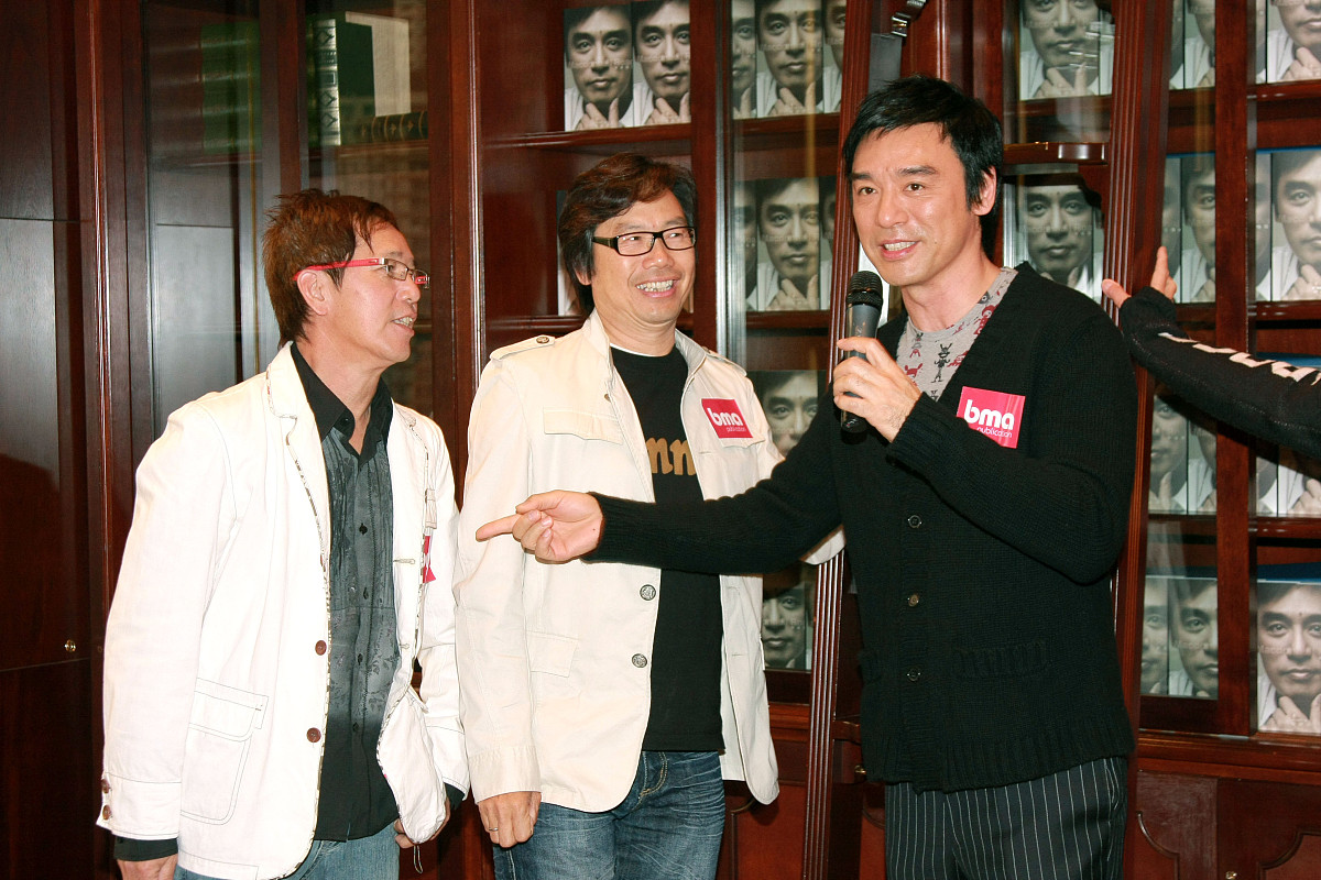 2007年 12月 17日 , 香港 , 钟镇涛 举办 自传 《 麦当奴道 》 新书 