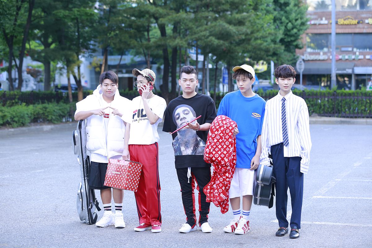 写一篇林渝超与黄悦的爱情故事