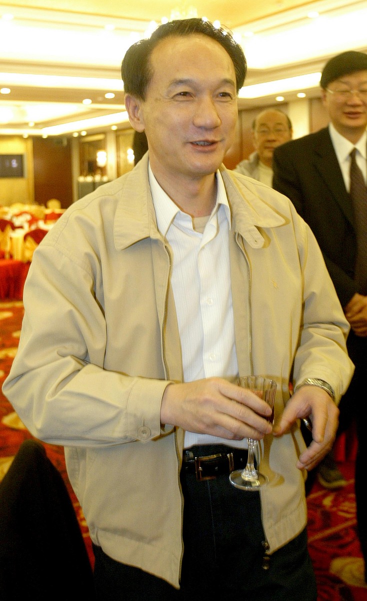 2006年3月23日,谢亚龙抵达沈阳参加中国足球青少年工作研讨会.+++_+++