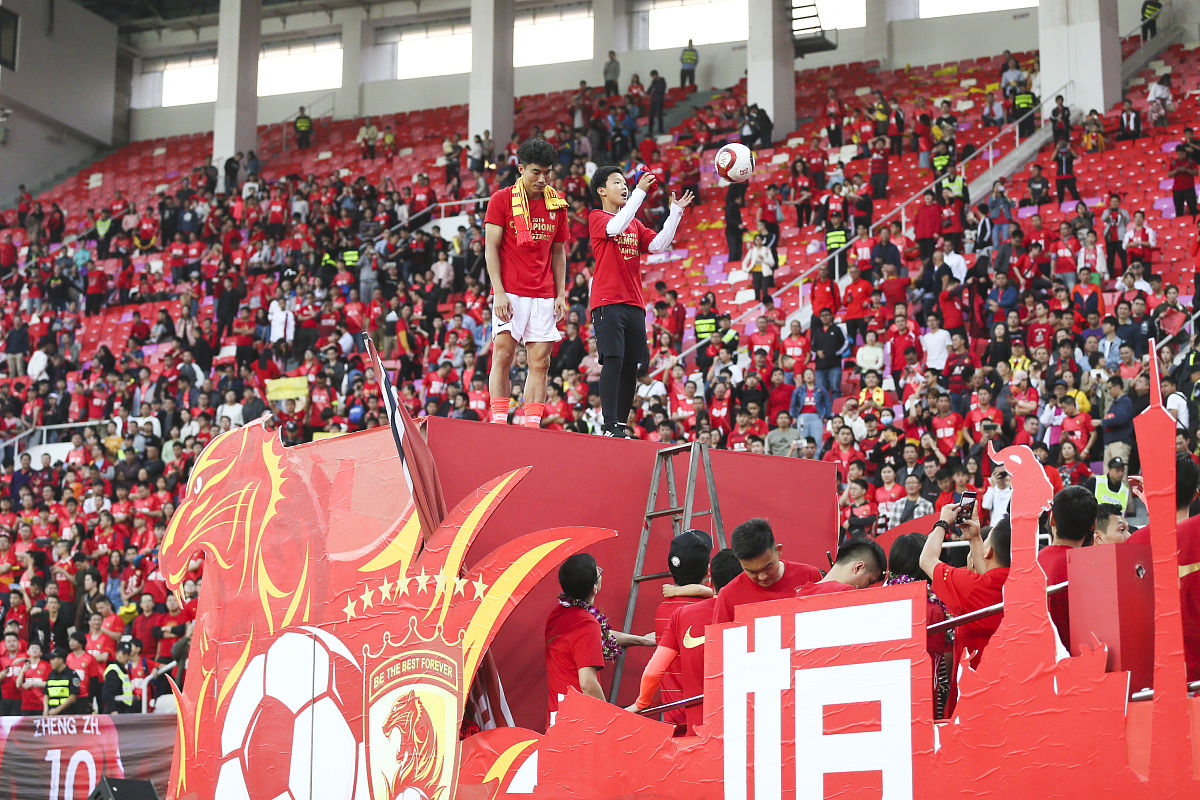 2019年12月1日,广东广州,2019中超第30轮,恒大淘宝3-0申花,赛后恒大众