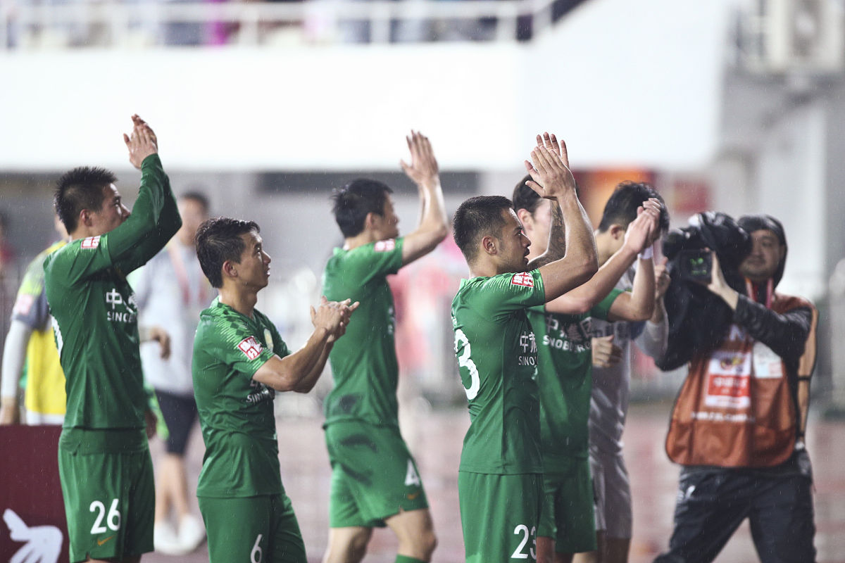 2019年5月4日,广东广州,2019中超第8轮,恒大淘宝0-1国安,国安将士赛后
