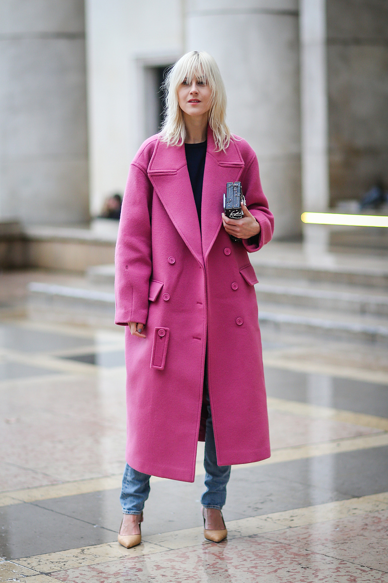 粉色外套里面酒红色好看吗？女