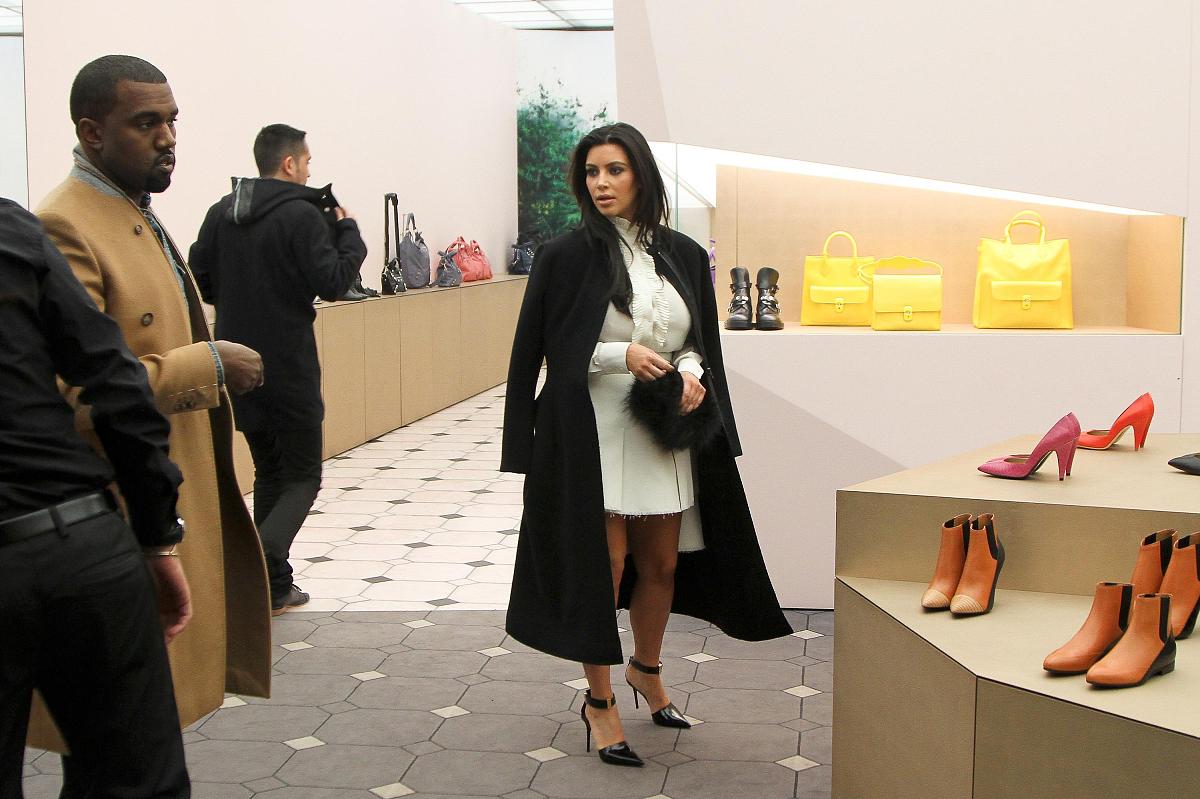 2013年1月12日讯,法国巴黎,当地时间1月11日,金-卡戴珊(kim kardashia