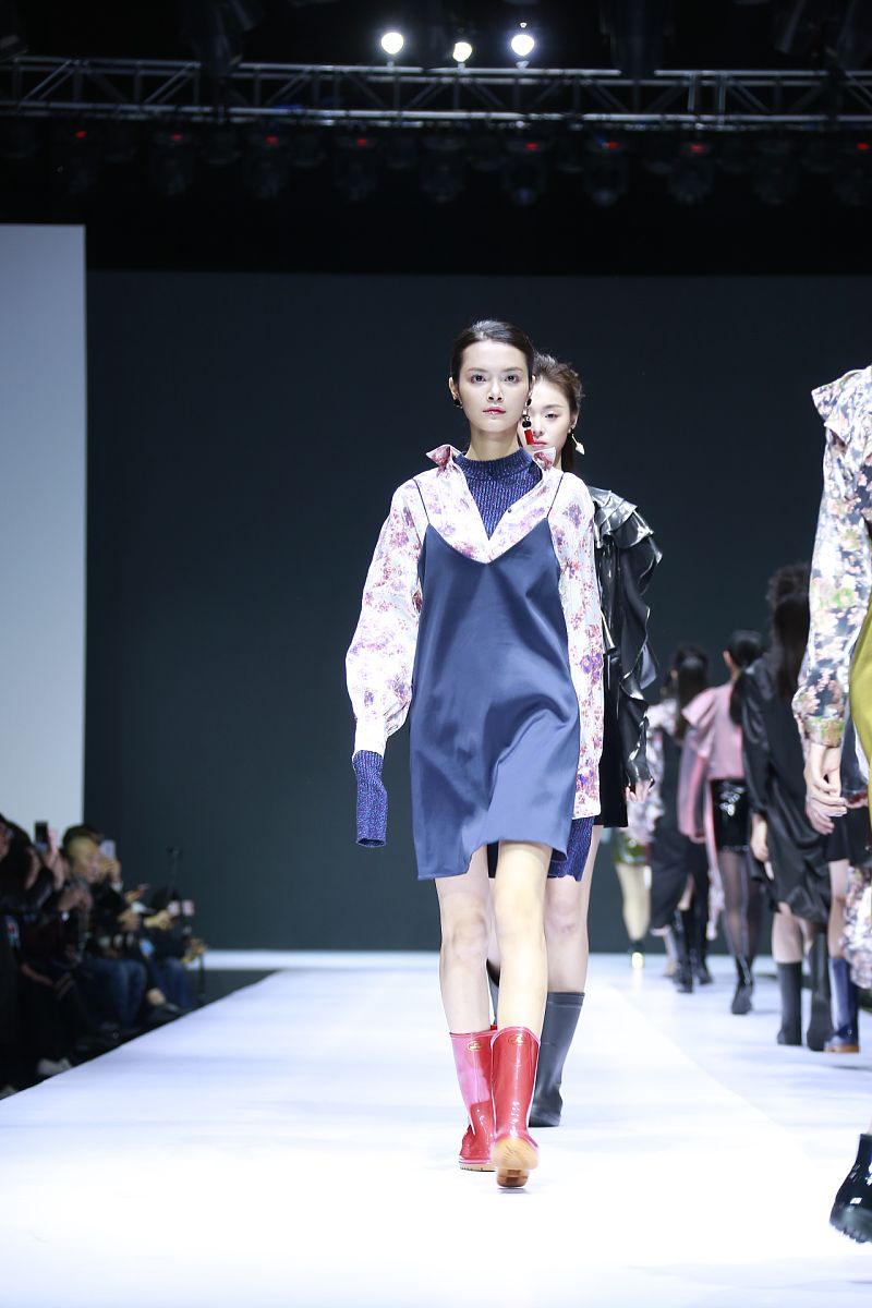 黔西南州英才职业技术学校服装设计与工艺专业怎么样？