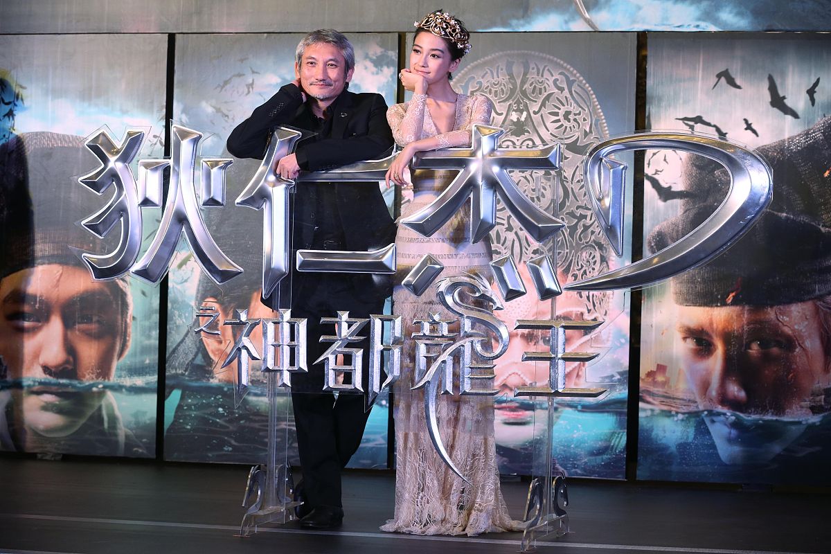 你现在是一名大明星拍了很多电影电视剧其中悬疑电影《百目》最受人欢迎你在《百目》中饰演的是一个反派名叫熙以此为背景写一篇文章