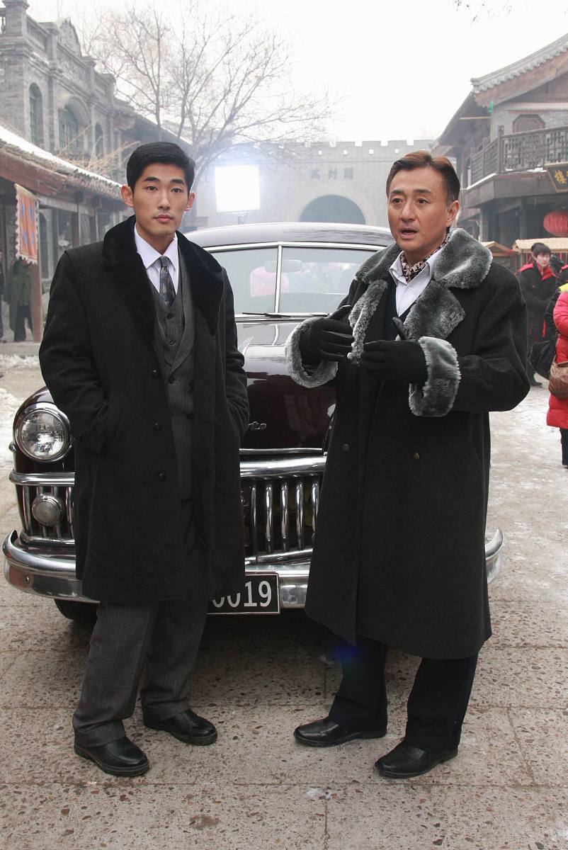 2010年1月19日,北京,周末王刚讲故事系列剧之《残雪飞歌》探班.***_**
