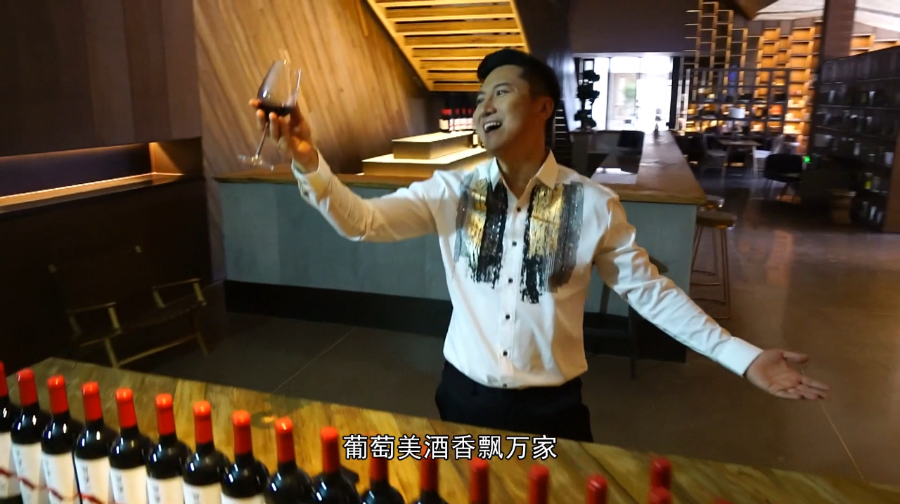 醉人歌曲《红红贺兰红》,冯云飞唱出了宁夏人的洒脱、豪爽!