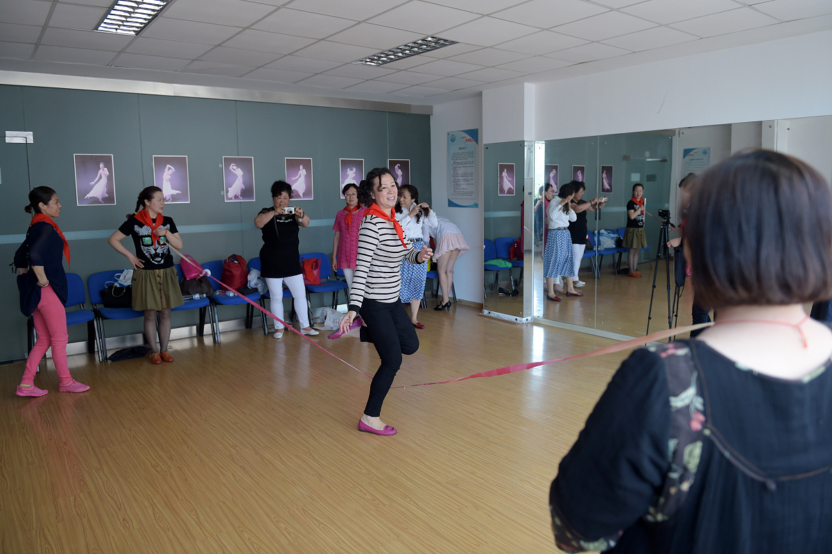 舞蹈课上接到爸爸让回家的电话心理的活动