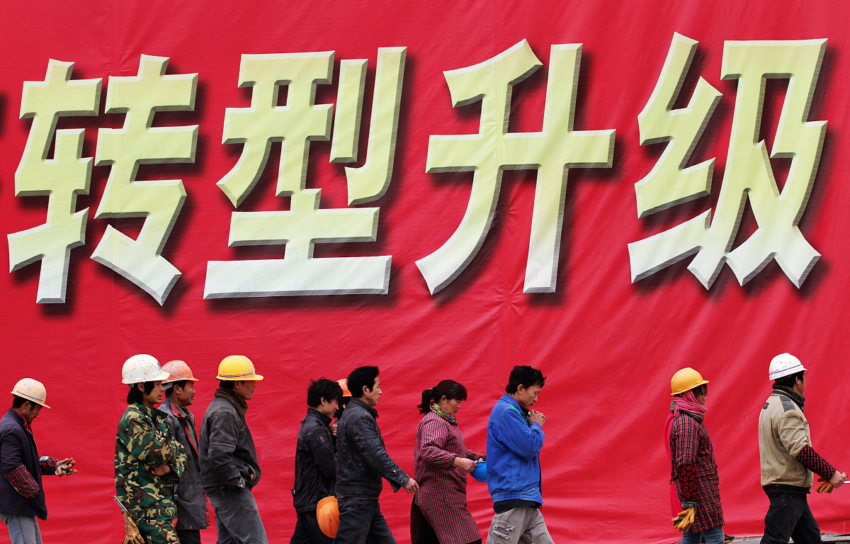 帮我列出一百条如：坚持创新发展为工厂发展贡献出自己的一份力量。等评价标语