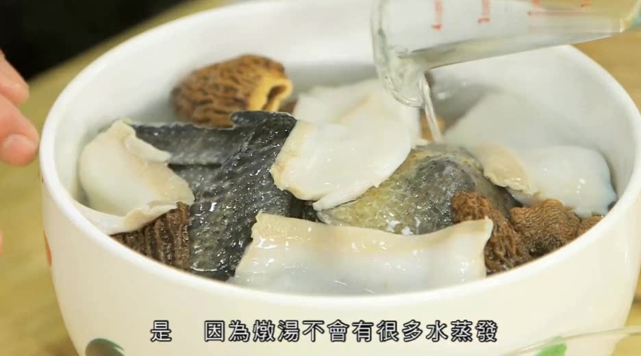 乌鸡最好吃的做法,喝了增强抵抗力,简单美味又营养,看一遍就会