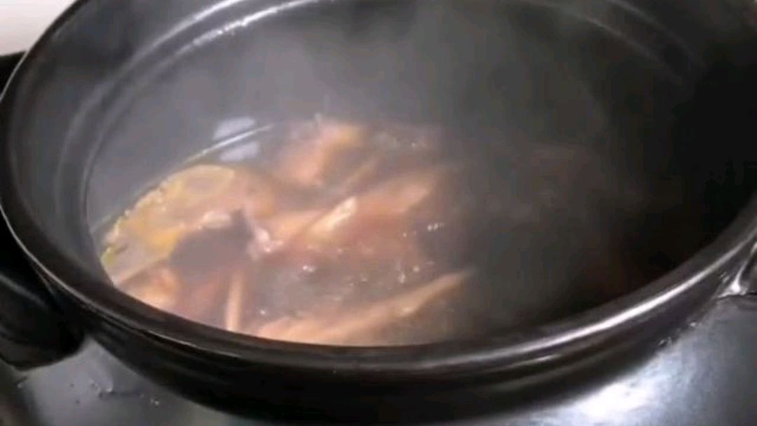 四物水鸭汤的做法