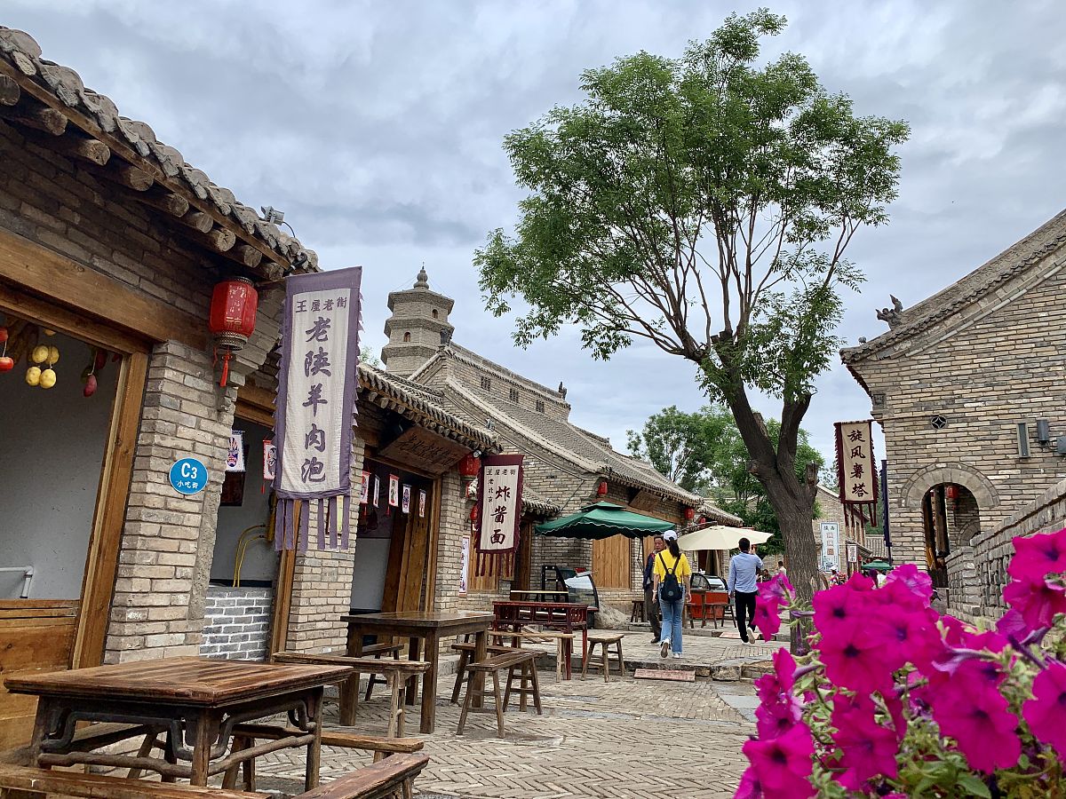 旅游攻略：景点介绍、行程规划、美食推荐、交通住宿全攻略