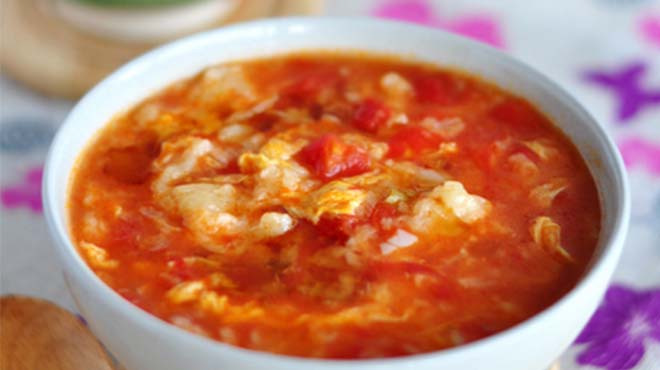 大厨教你西红柿疙瘩汤做法,学会这诀窍,口感劲道,一顿2碗不够