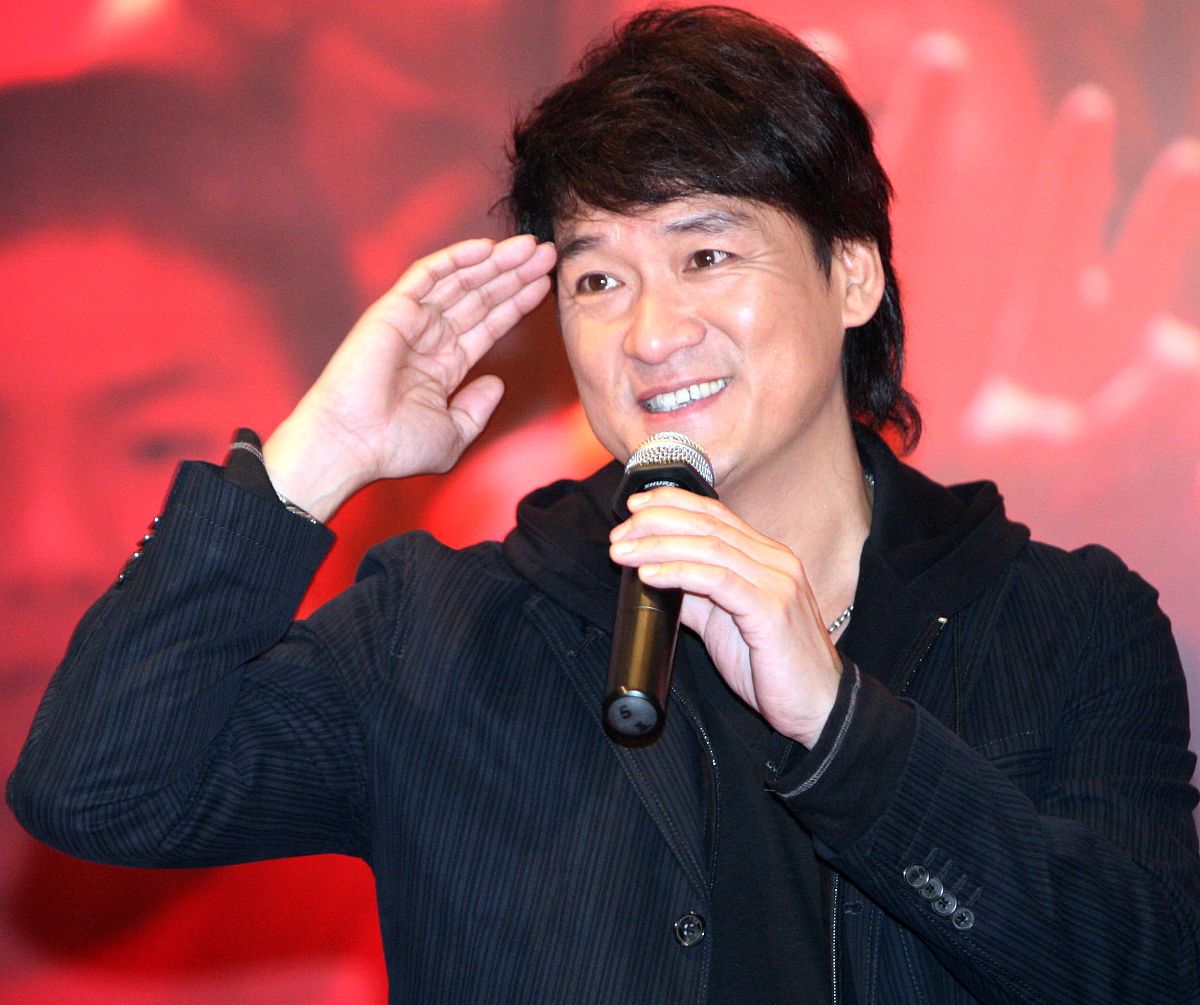 2008年11月18日,佛山,"1+1助学基金"启动仪式暨周华健希望传递广州演