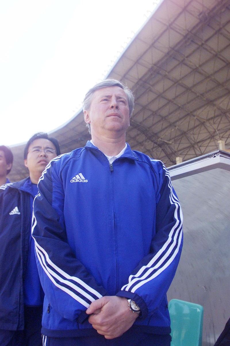 你充当一个写作文员我给你一段话你对这段话进行伪原创、润色改写降低与原文的相似度保持主要意思不变再进行一句话的简单扩写扩写加在原来的内容后面也就是放在同一个pp里面不要放在一个单独的pp里面并且保持html标签不变给你的内容如下： p李治斌：凭借出色的绘画功底和学校老师的进行培养在04级四川省美术联考中夺得桂冠荣获第一名。pp李元园：以出色的音乐天赋和刻苦练习荣获宝贝星第二