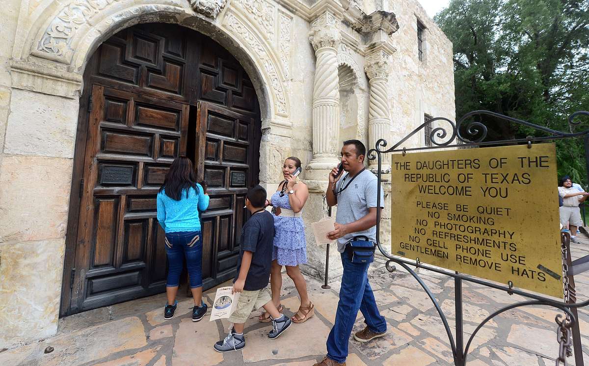 下列哪一项不是西方列强发动殖民扩张的目的。 A传播资本主义文明B实现更多的剥削、掠夺C攫取巨额财富D获得经济上、政治上的附庸