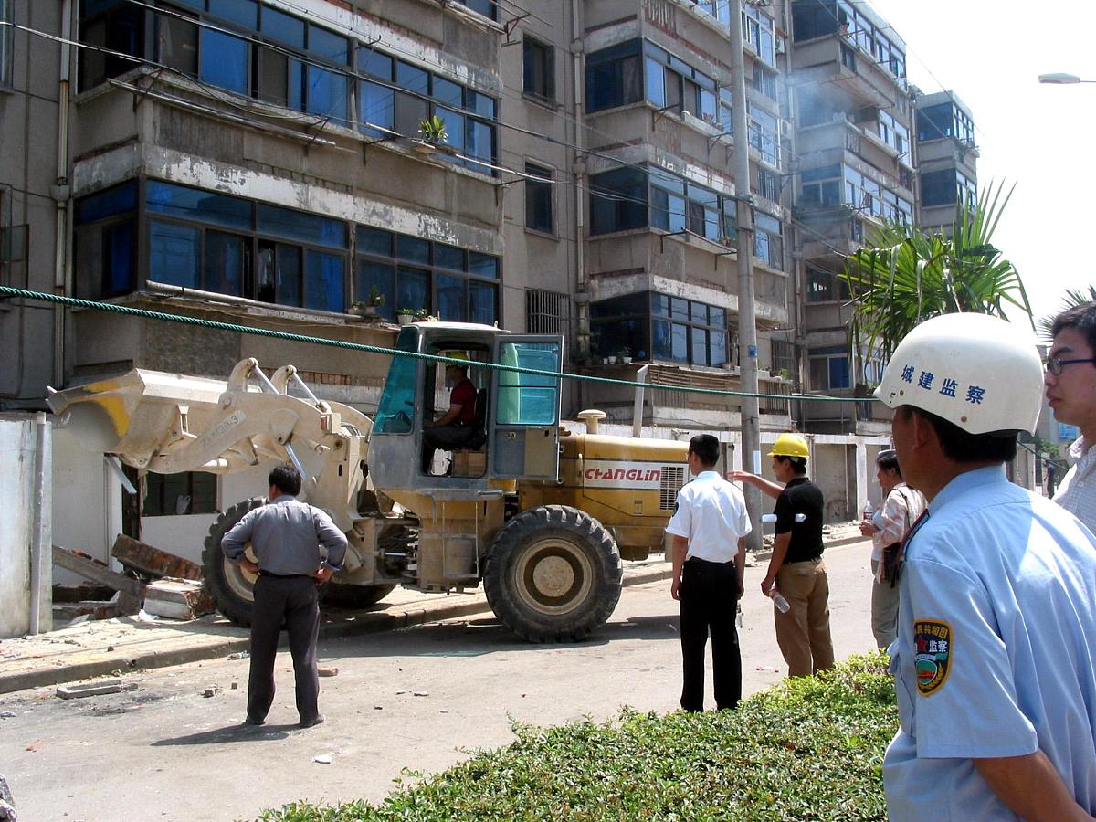 房屋被强拆怎么办？维权指南及赔偿标准详解