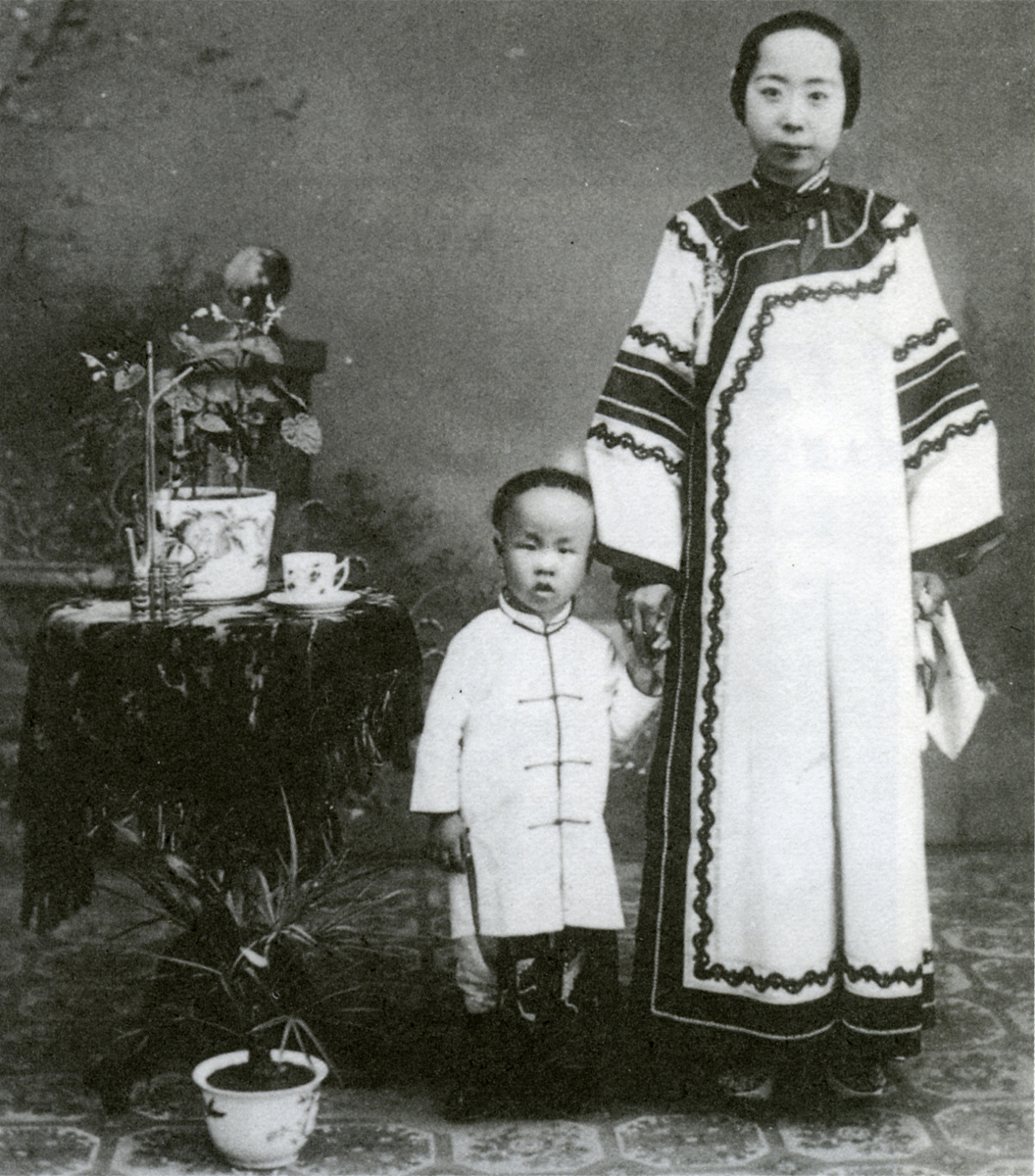 ***_***清代满族妇女及其子弟的服饰.