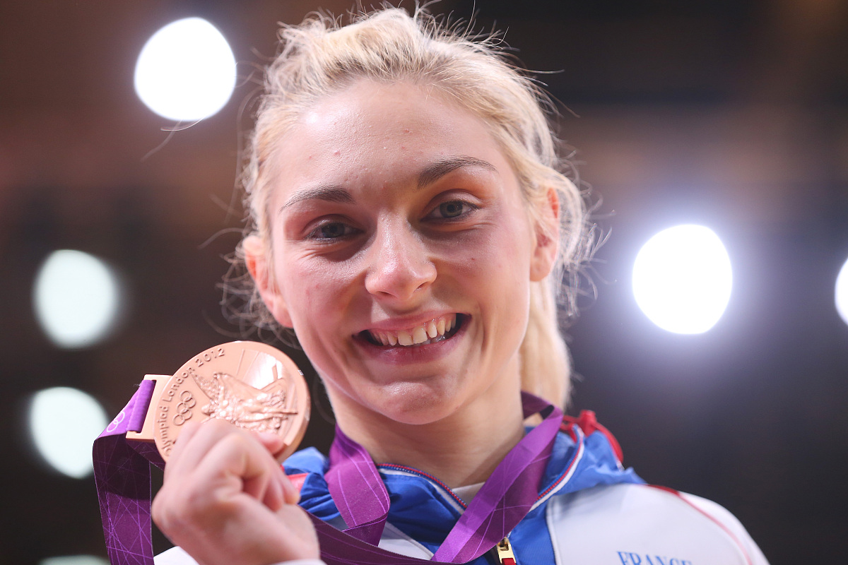 Excel表格函数下拉实现不同行不同值（A,B）